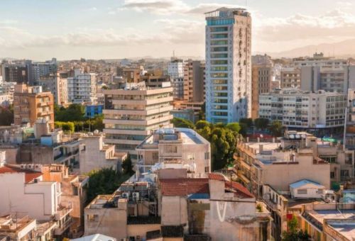 34 χιλιάδες νέες άδειες διαμονής στην Κύ...